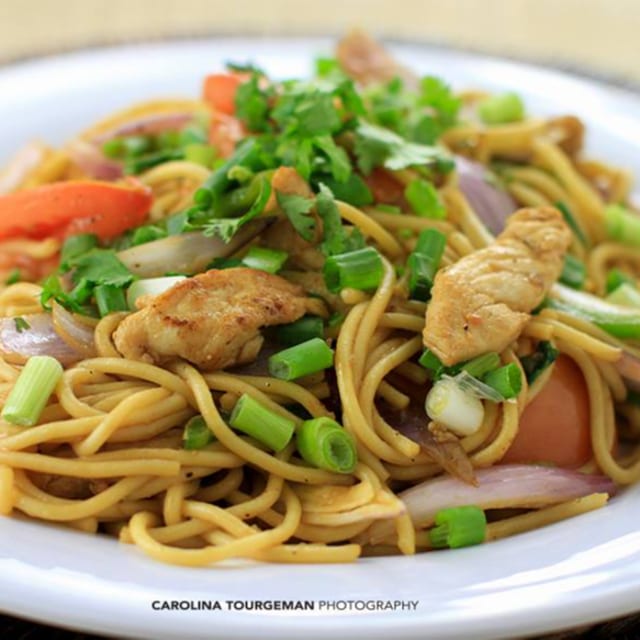 Tallarin De Pollo (Chicken).